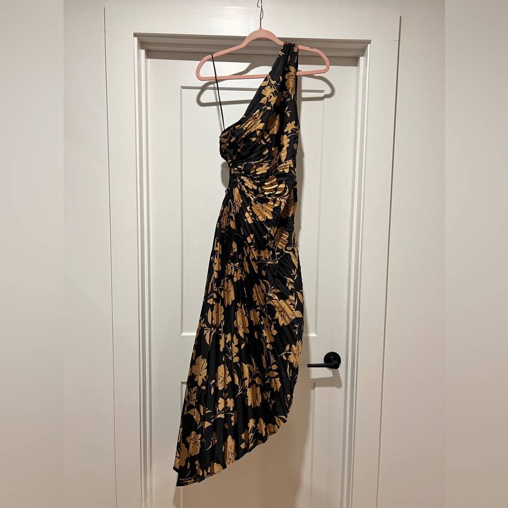 Vici Collection, size small, black & gold